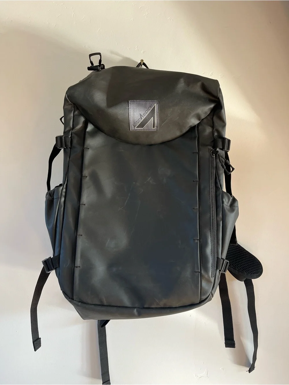 UltrAspire Urban Runner Commuter Backpack